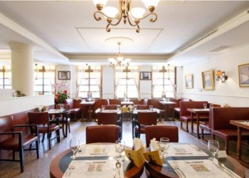 老咖啡店的手藝，是機器無法取代的人情味。（圖/明星咖啡館@facebook）