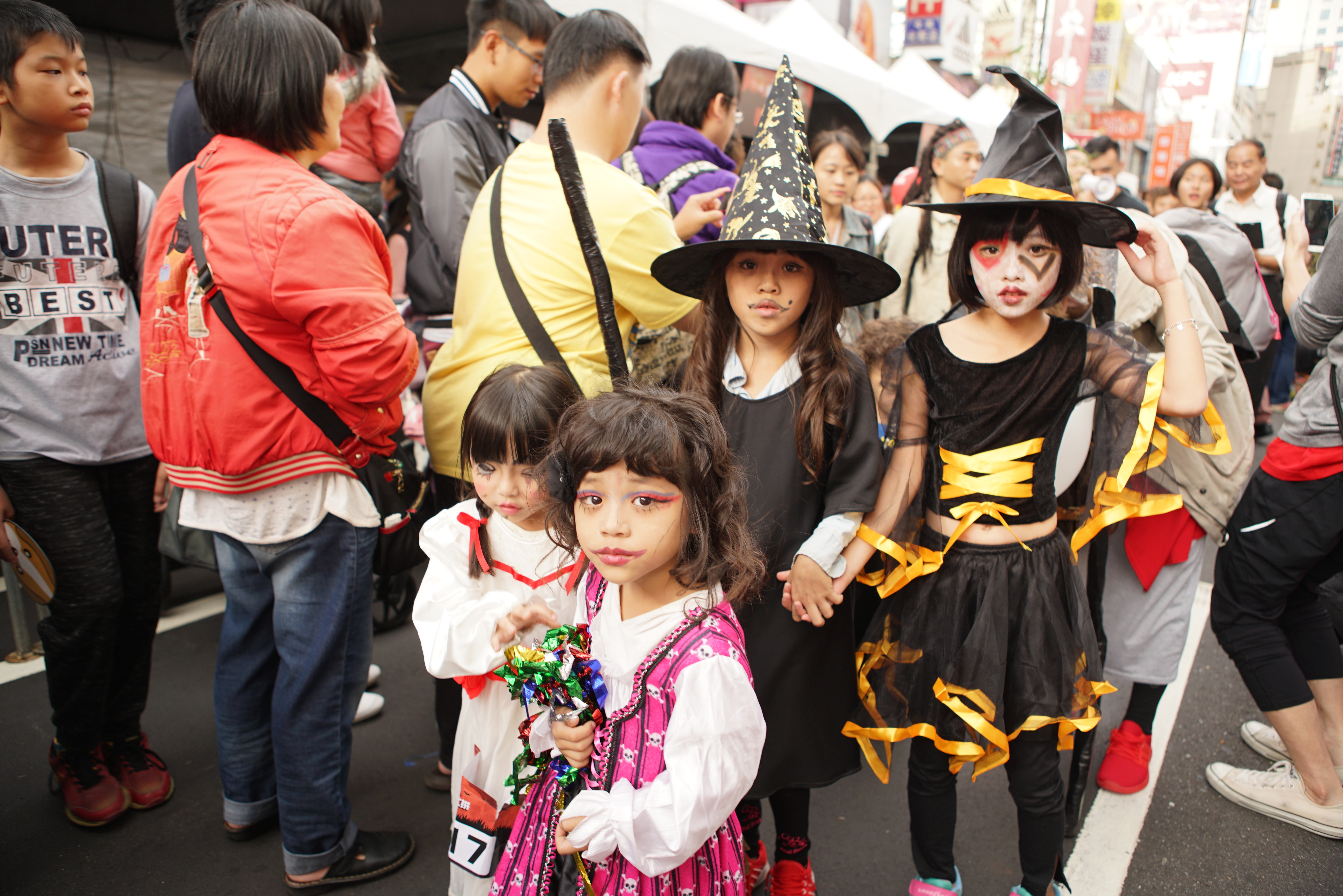 戴上女巫帽、拿起掃帚，到新北府中來場熱鬧的變裝遊行吧！