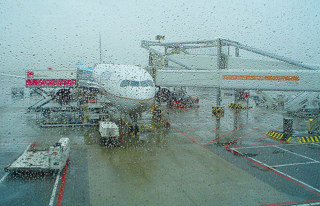 颱風來了，飛機會停飛嗎？